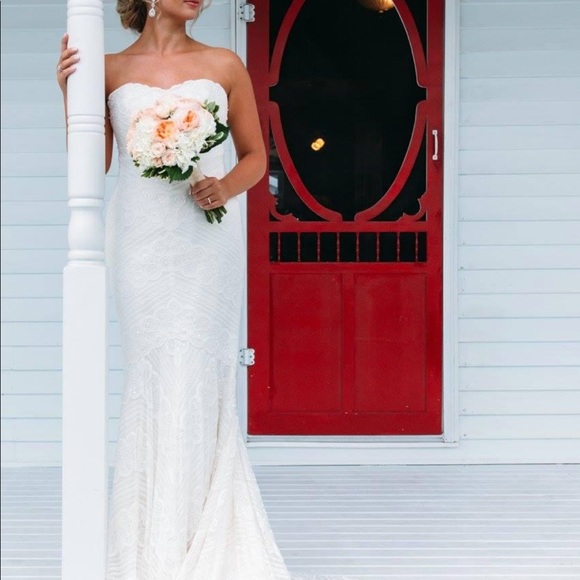 Wtoo bridal gown in size 8. - Picture 3 of 7